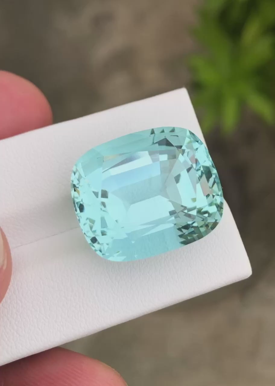 raw aquamarine gemstone